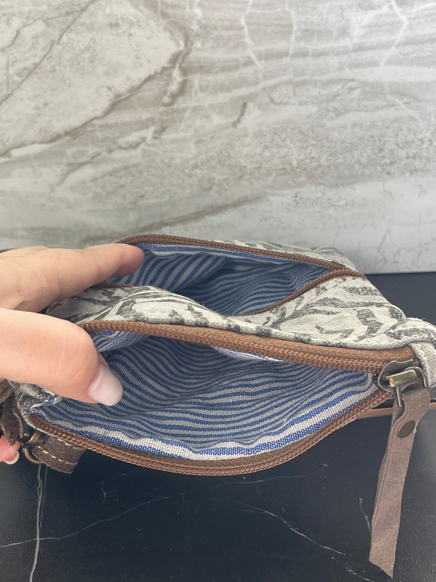 Passport Leaf Purse